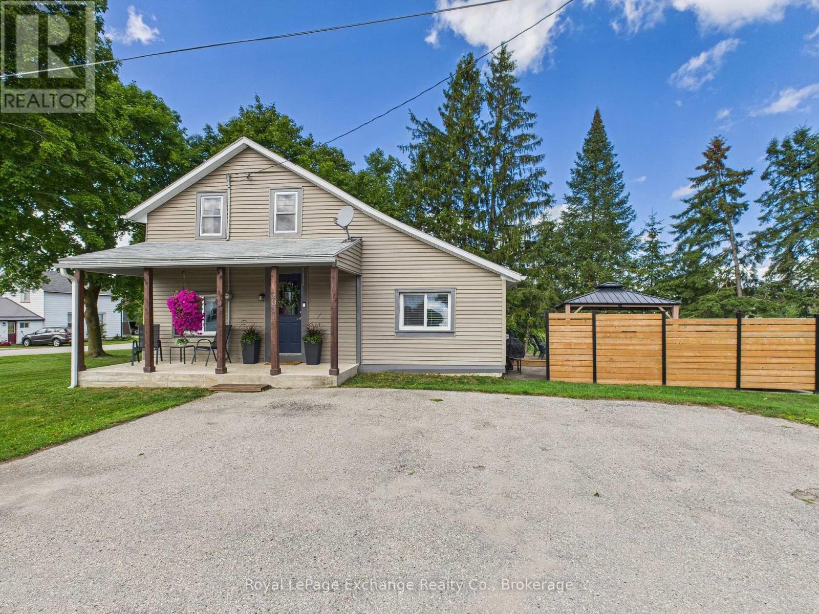 2061 Edward St, Howick, ON N0G 1X0