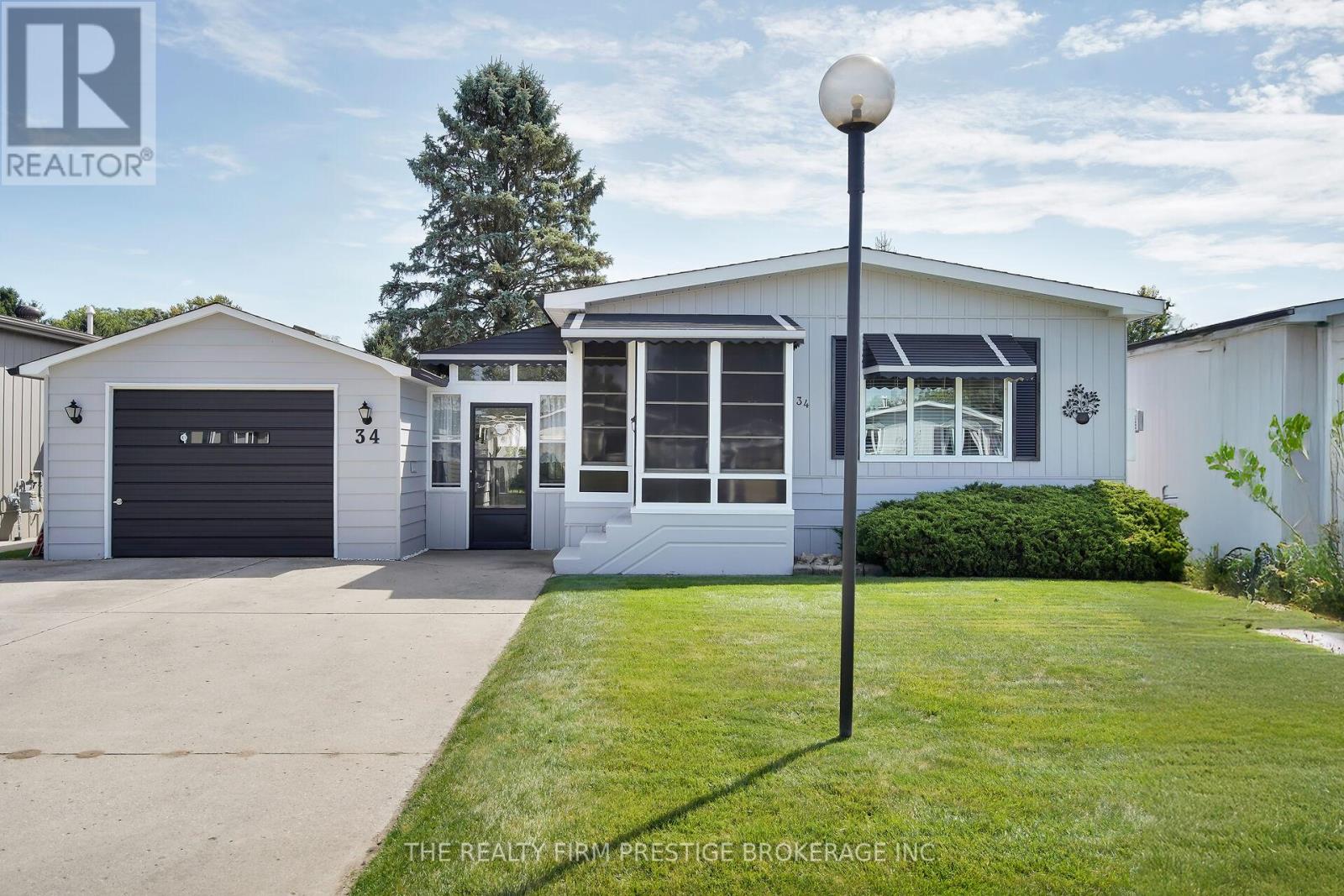 34 Miller St St, Strathroy-Caradoc, ON N7G 1A5