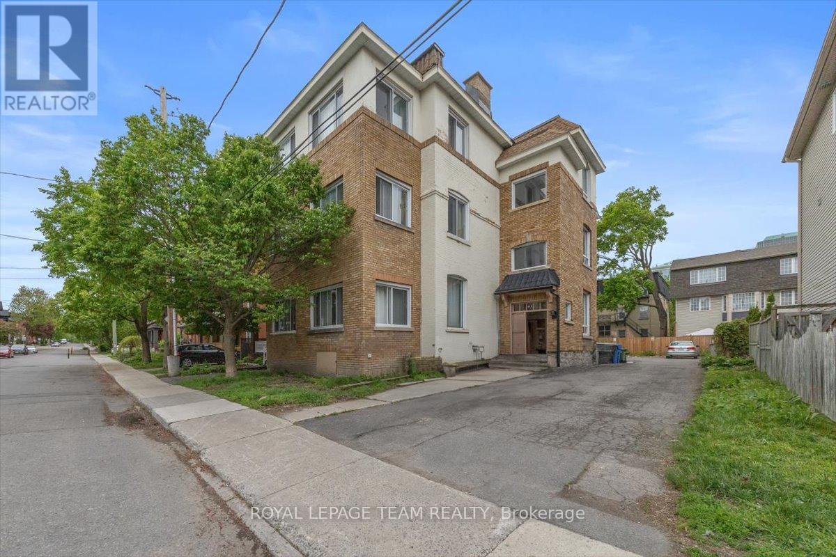 479 Cooper St, Ottawa, ON K1R 5H8