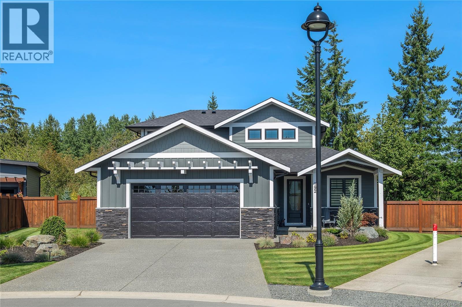 792 Salal St, Campbell River, BC V9H 0E7