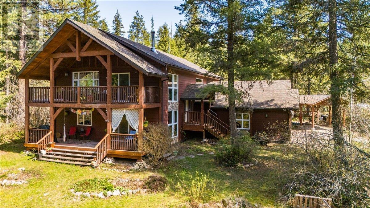 5626 Ducksway Rd, Winlaw, BC V0G 2J0