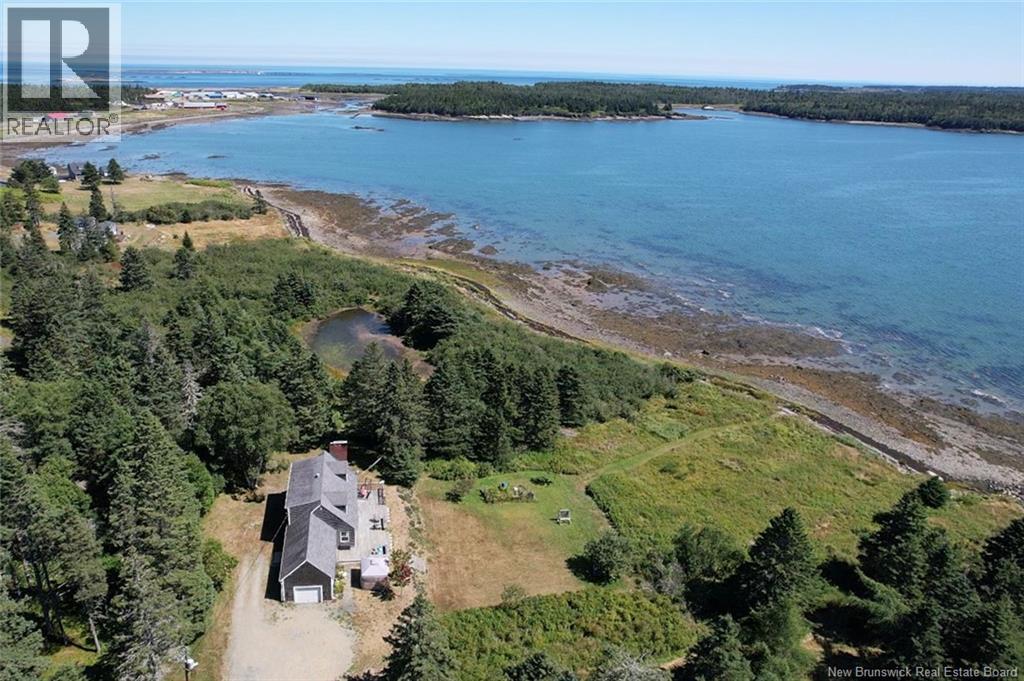 25 Shady Ln, Grand Manan, NB E5G 2G1