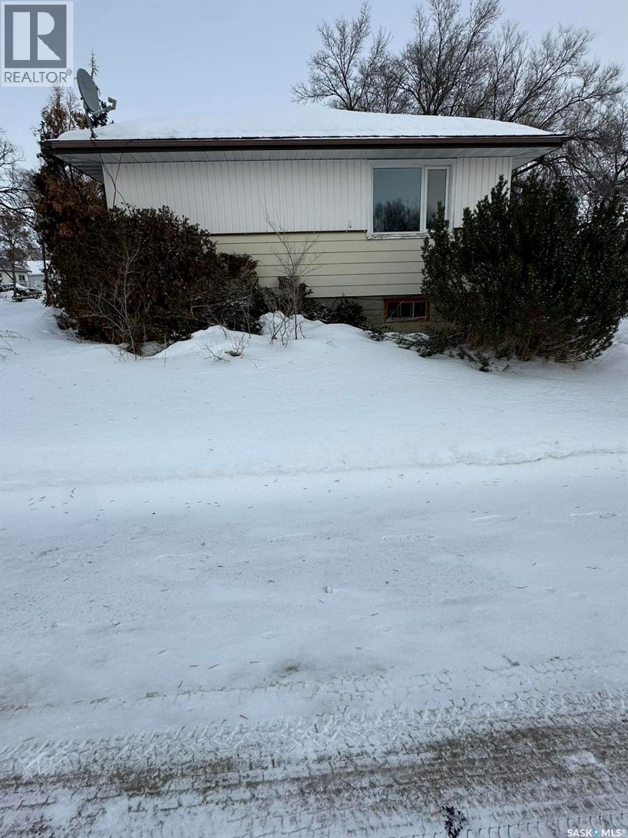 219 6 Avenue West, Kindersley, SK S0L 1S0