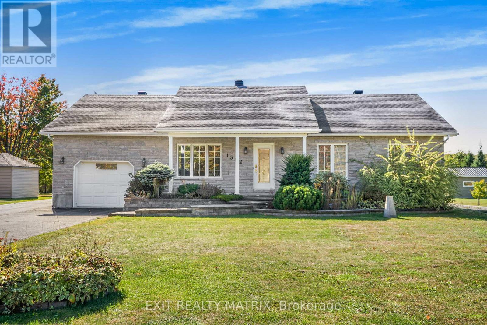 1582 Sandy Hill Rd, Champlain, ON K6A 2R2