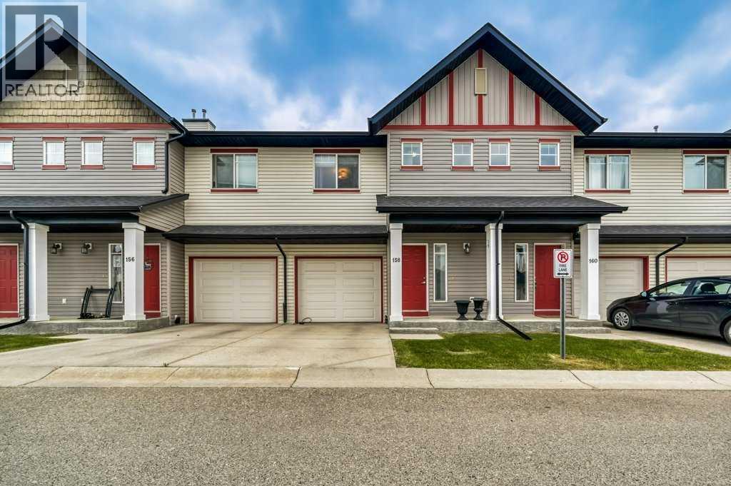 158 Everridge Gdns SW, Calgary, AB T2Y 0G8