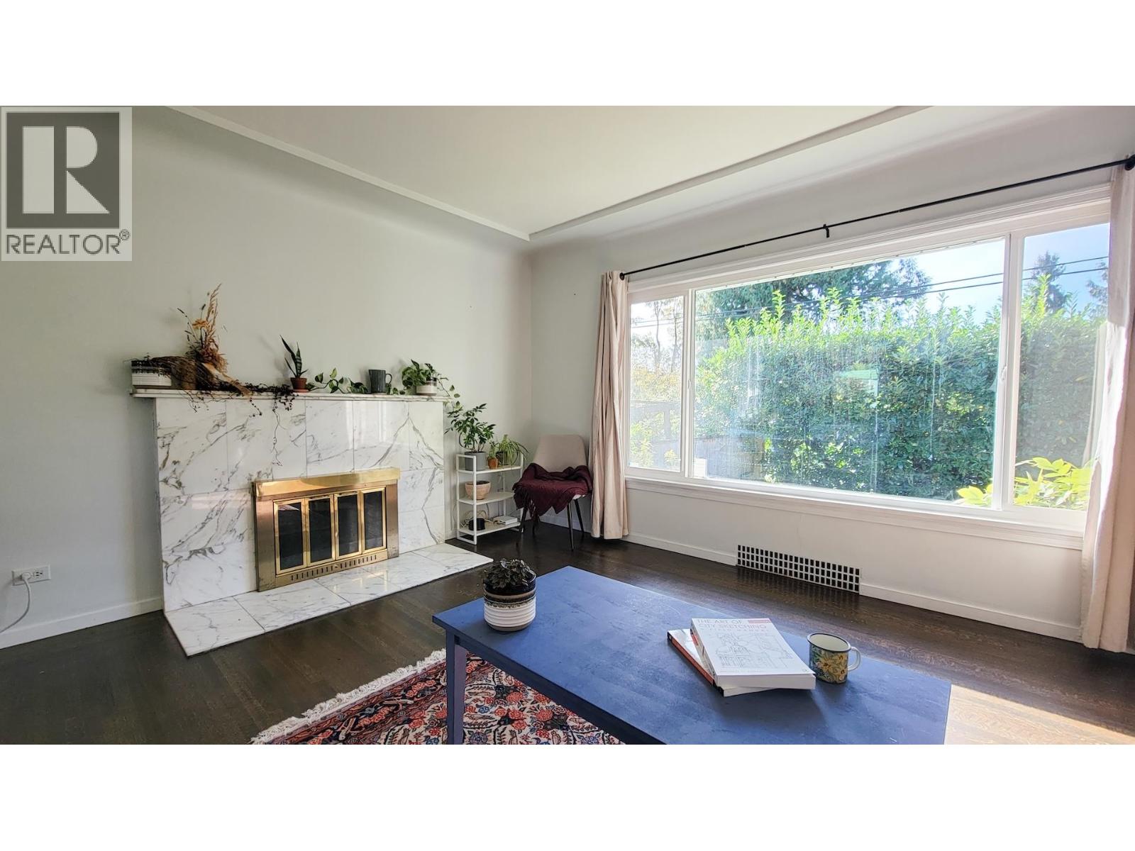 442 W 23rd St, North Vancouver, BC V7M 2B7