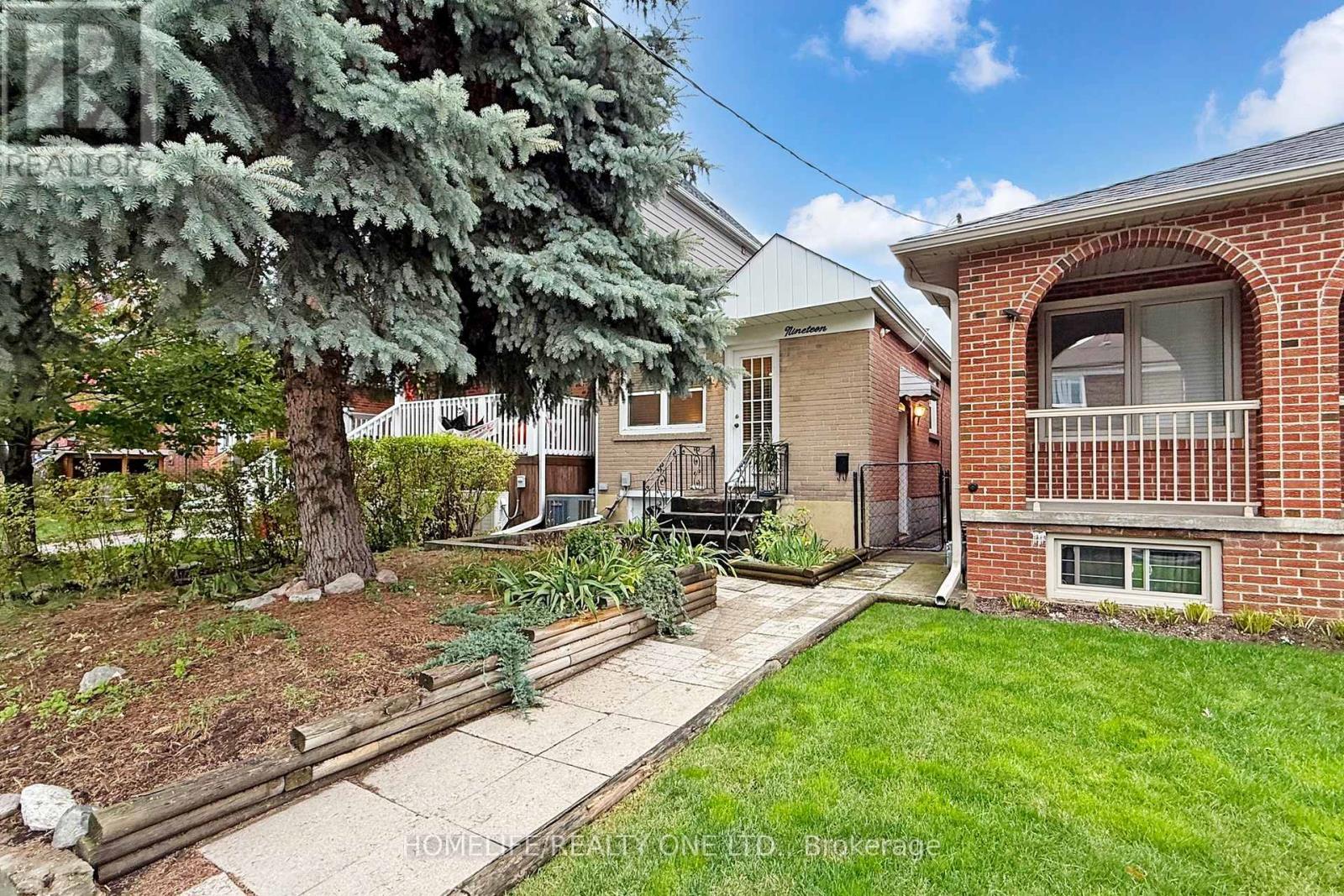 19 Morland Rd S, Toronto, ON M6S 2M7