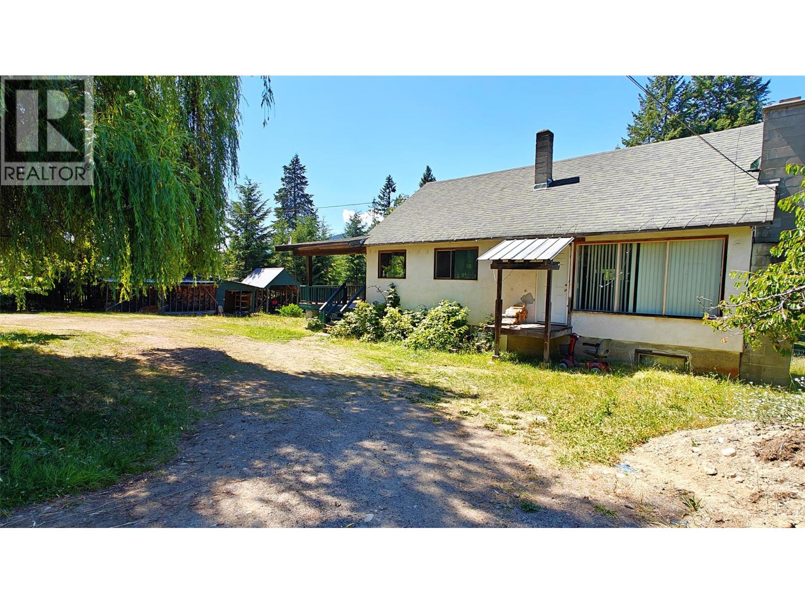 2029 Debruyn Rd, Fruitvale, BC V0G 1L1