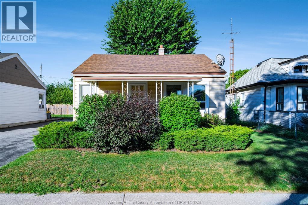 1067 Lena, Windsor, ON N9C 3K3