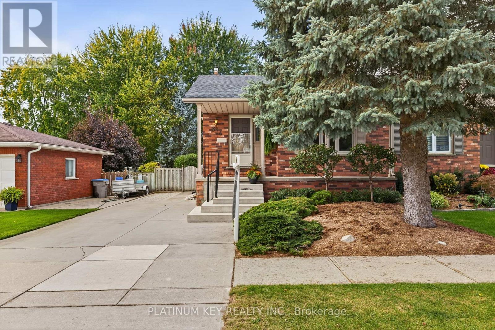 334 Mckellar St, Strathroy-Caradoc, ON N7G 2Y5
