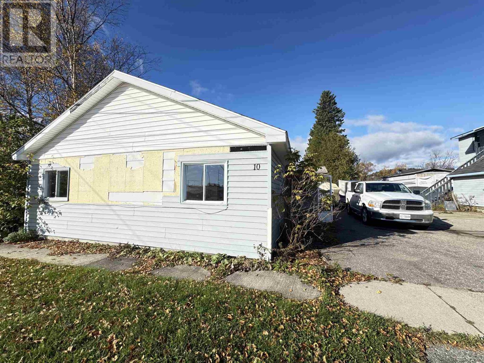 10 Mckinley Ave, Wawa, ON P0S 1K0