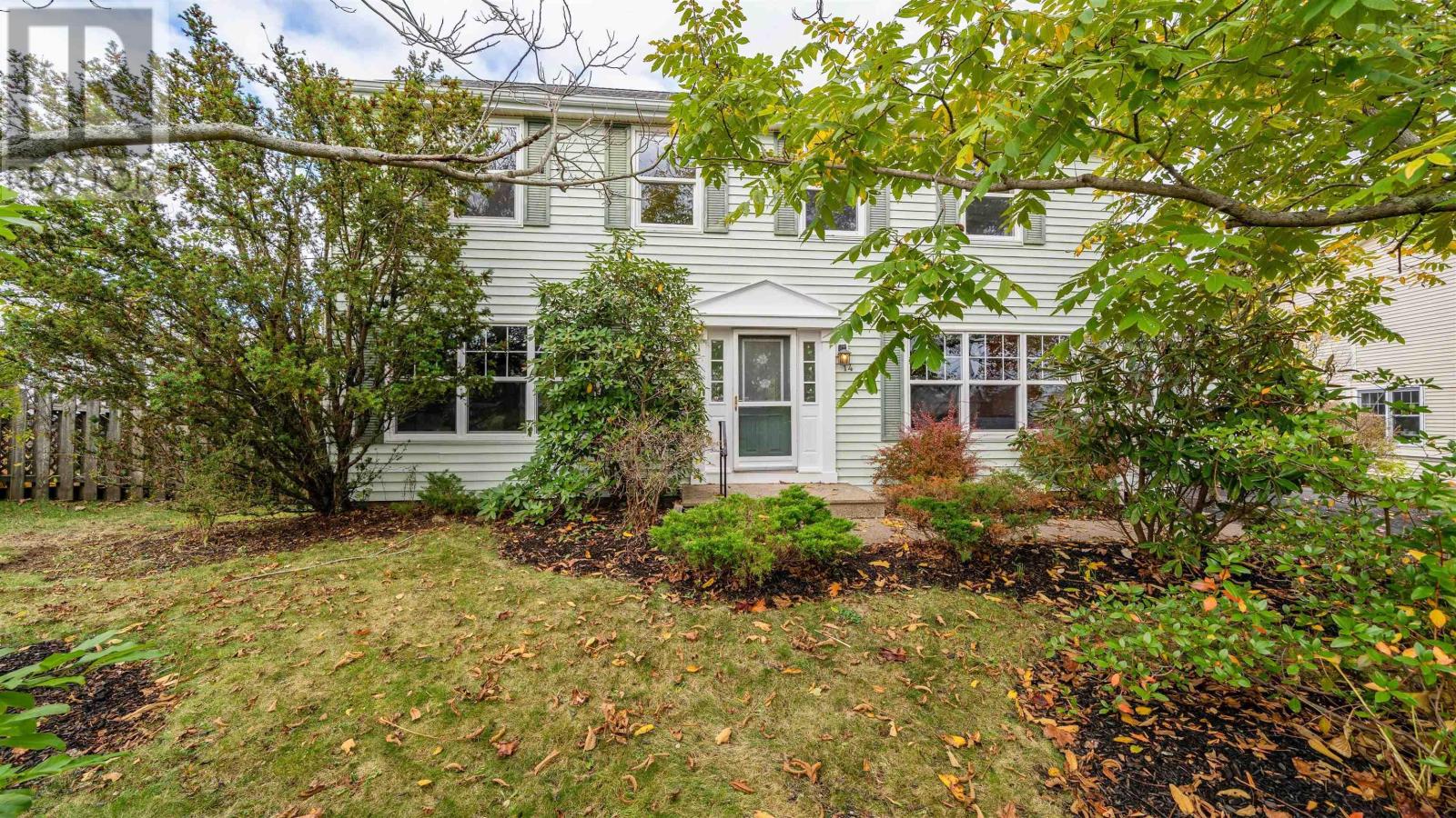 14 Regal Rd, Dartmouth, NS B2W 4Z7