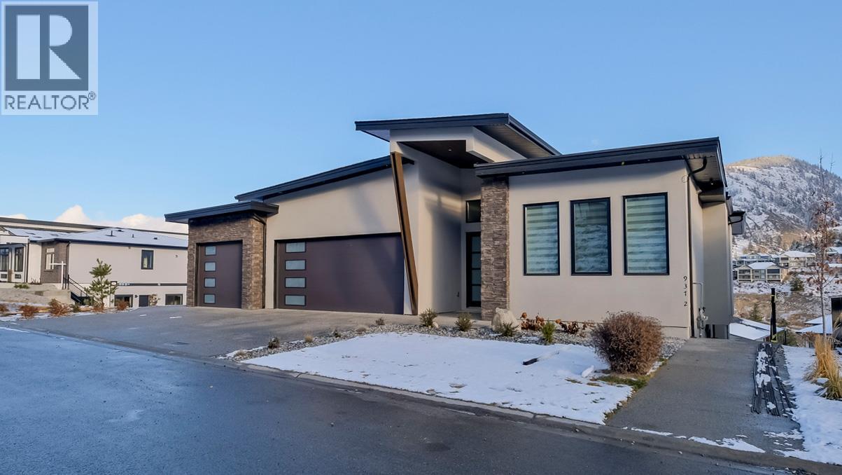 937 Royal Troon Ln, Kelowna, BC V1P 0A3