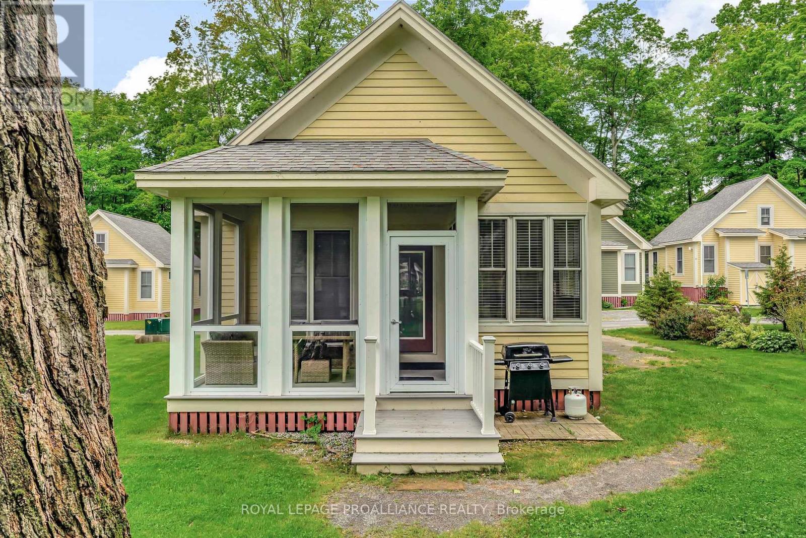 9 Hollow Ln, Prince Edward County Athol, ON K0K 1P0