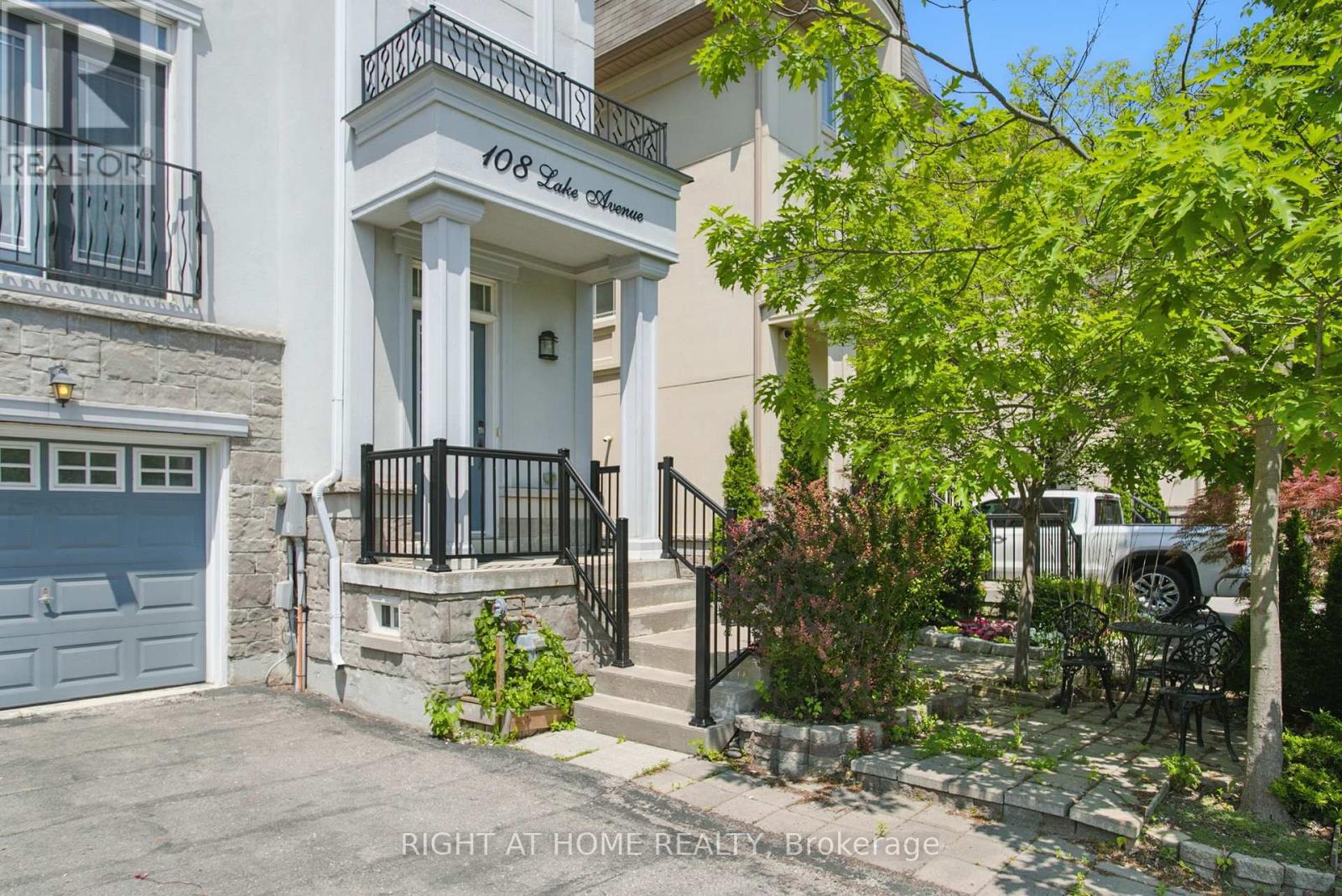 108 Lake Ave N, Richmond Hill, ON L4E 3G7