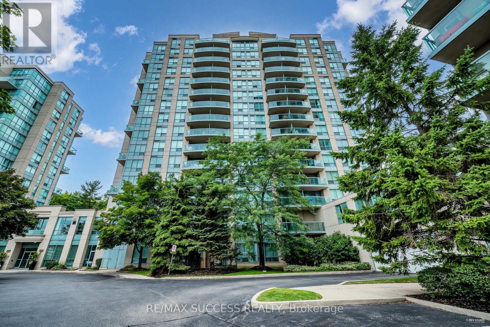 806 2565 Erin Centre Blvd, Mississauga, ON L5M 6Z8