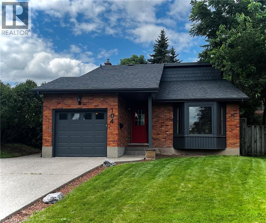 104 Homeview Pl, Waterloo, ON N2T 1A4