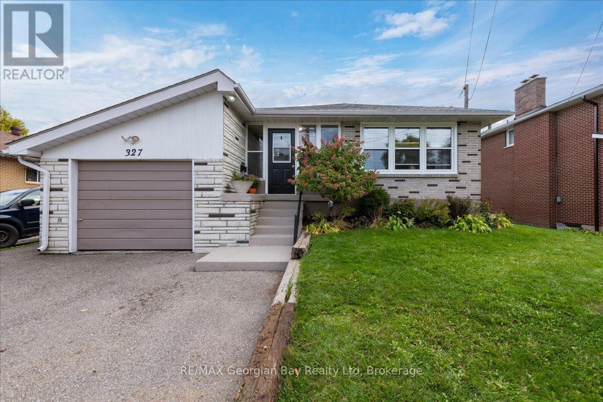 327 Scott St, Midland, ON L4R 2M9