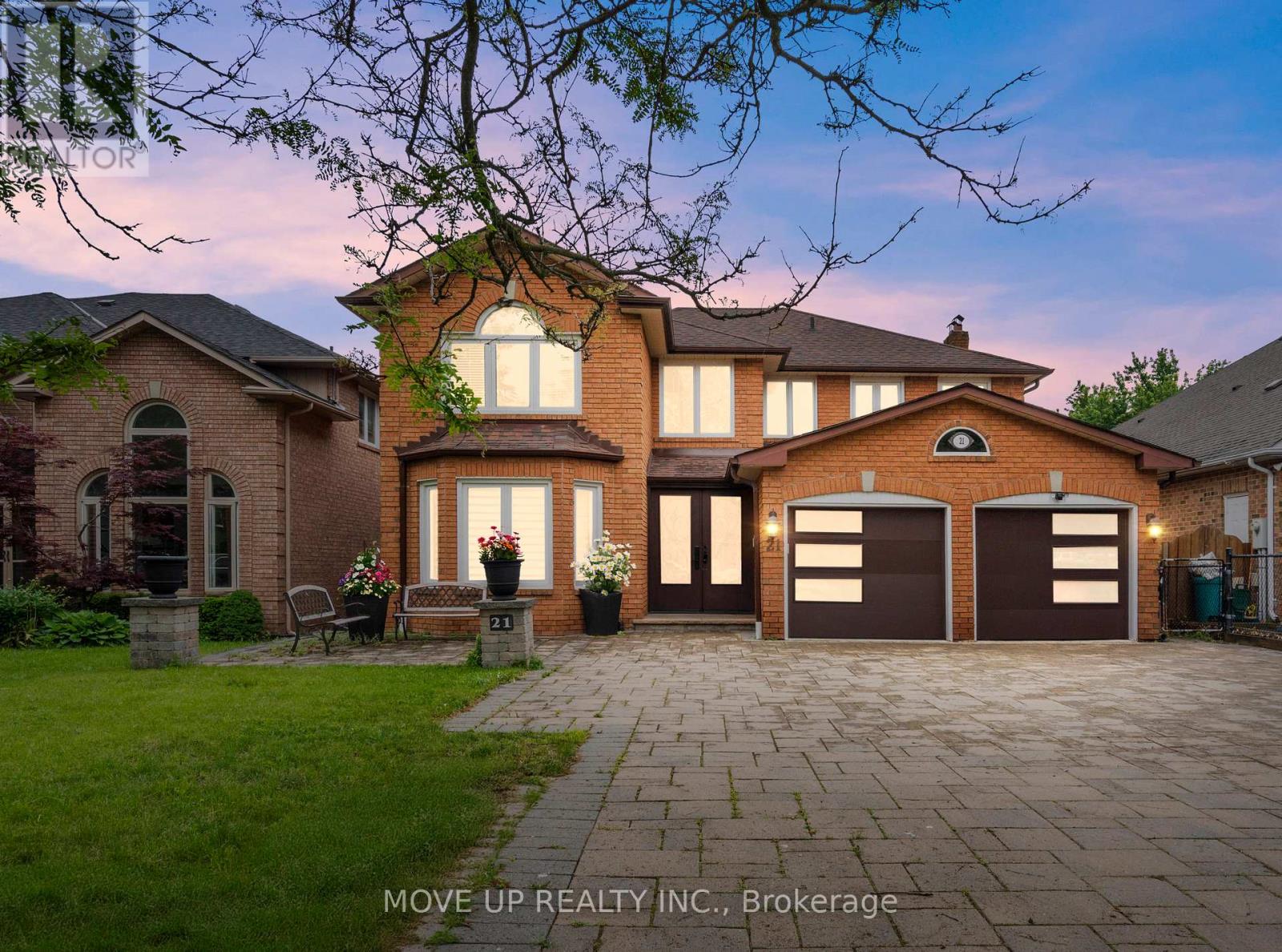21 Gaby Ct, Richmond Hill, ON L4C 8X1