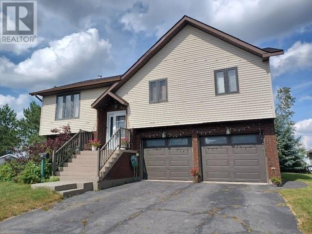 19 Richgrove Ct W, Sudbury, ON P3B 4G3