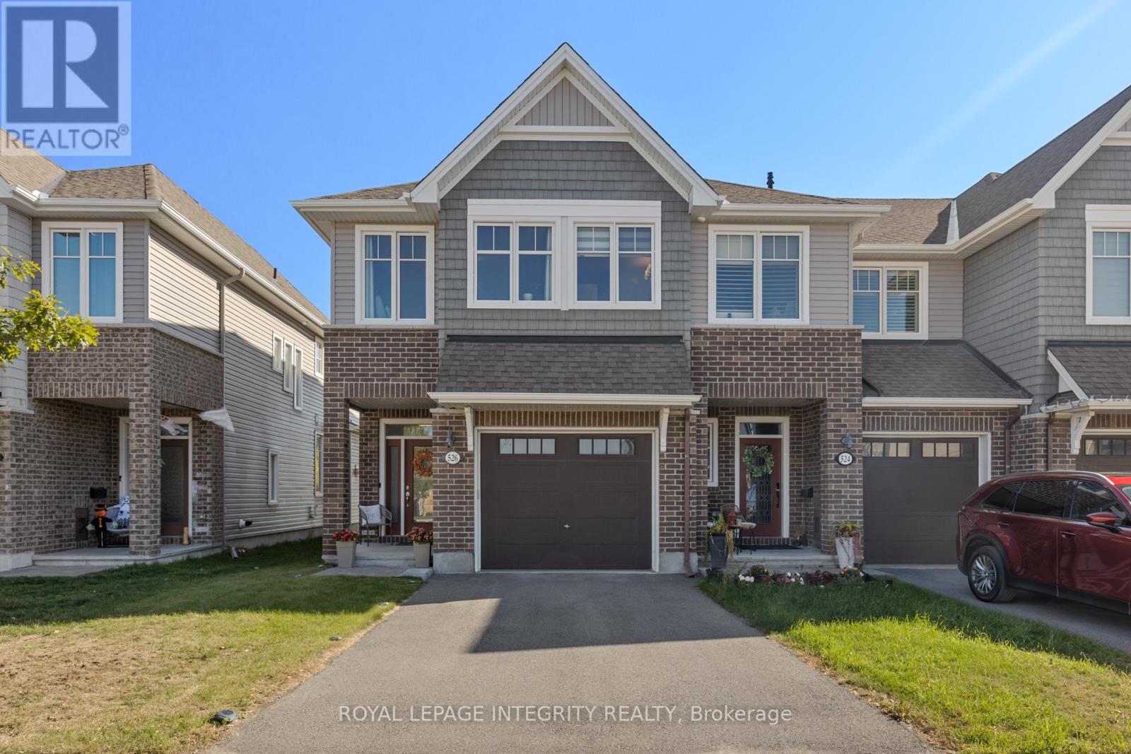 526 Jackdaw Ave, Ottawa, ON K2J 6M8