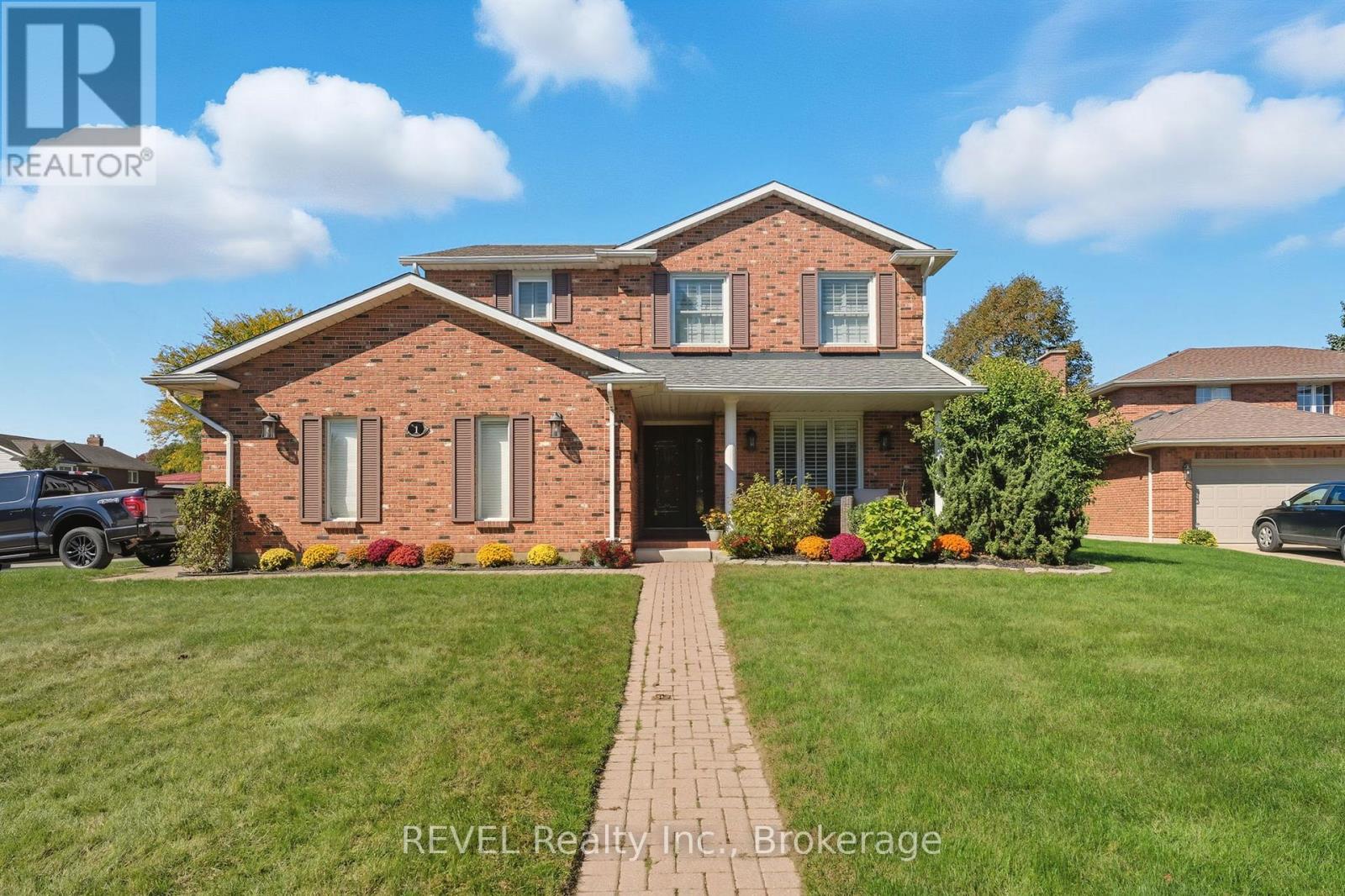 1 Spartan Ct, St. Catharines Martindale Pond, ON L2N 7M5