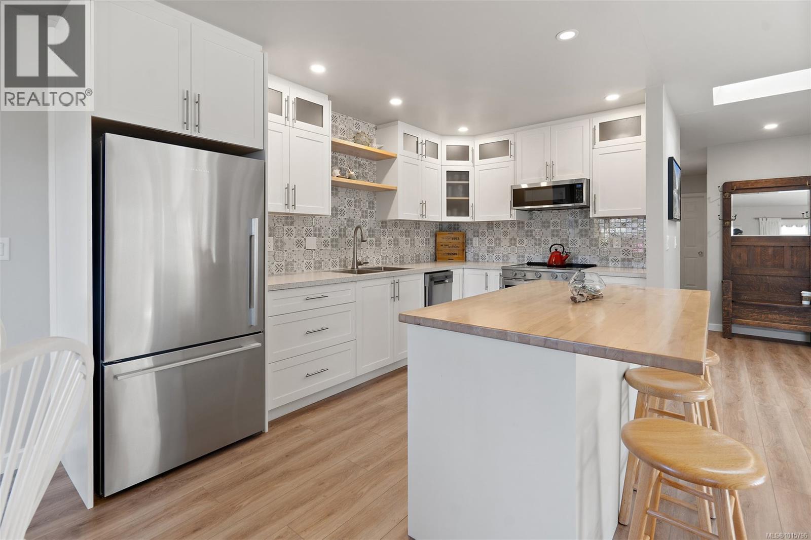 10008 Third St Unit 6 St, Sidney, BC V8L 3B3