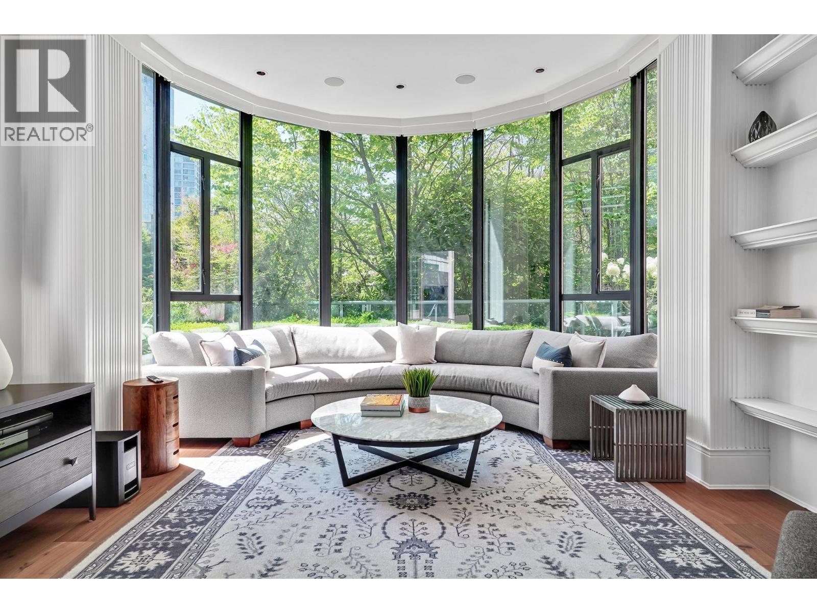 281 Smithe St, Vancouver, BC V6B 5W4