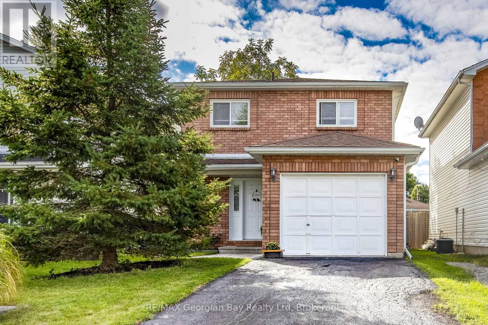319 Ellen St, Midland, ON L4R 2H1