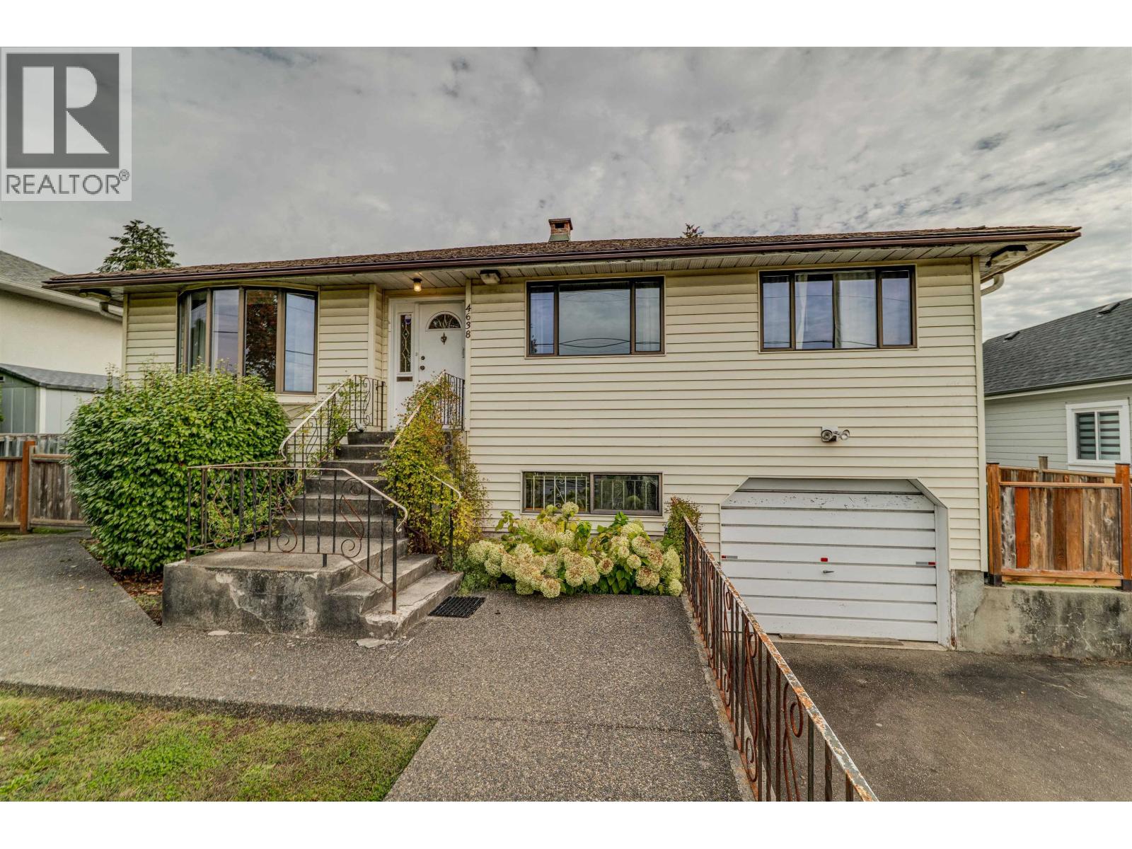 4638 Royal Oak Ave, Burnaby, BC V5G 3M5