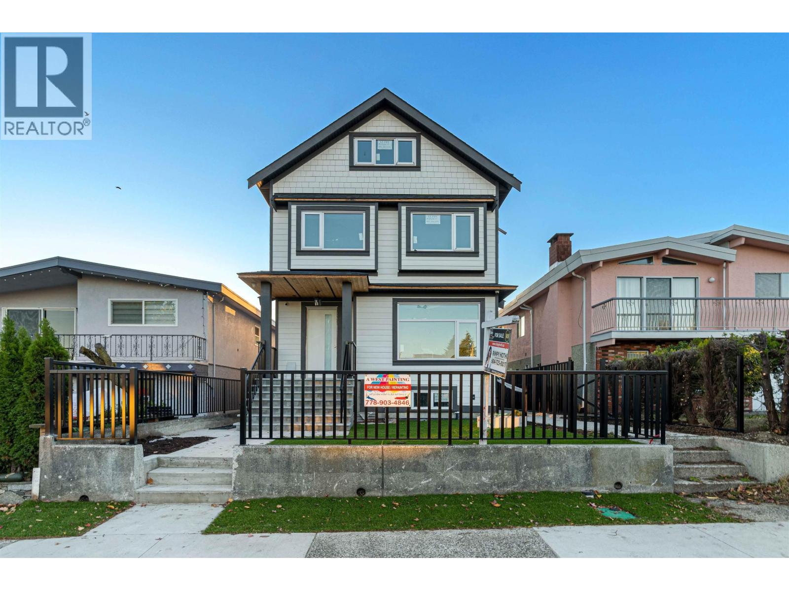 6751 Knight St, Vancouver, BC V5P 2W4