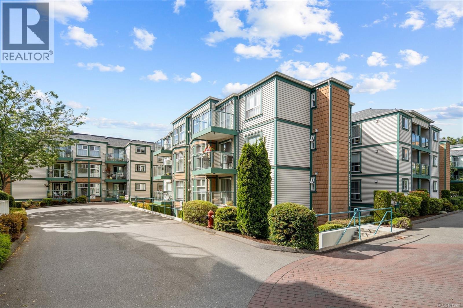 894 Vernon Ave Unit 103 Ave, Saanich, BC V8X 2W6