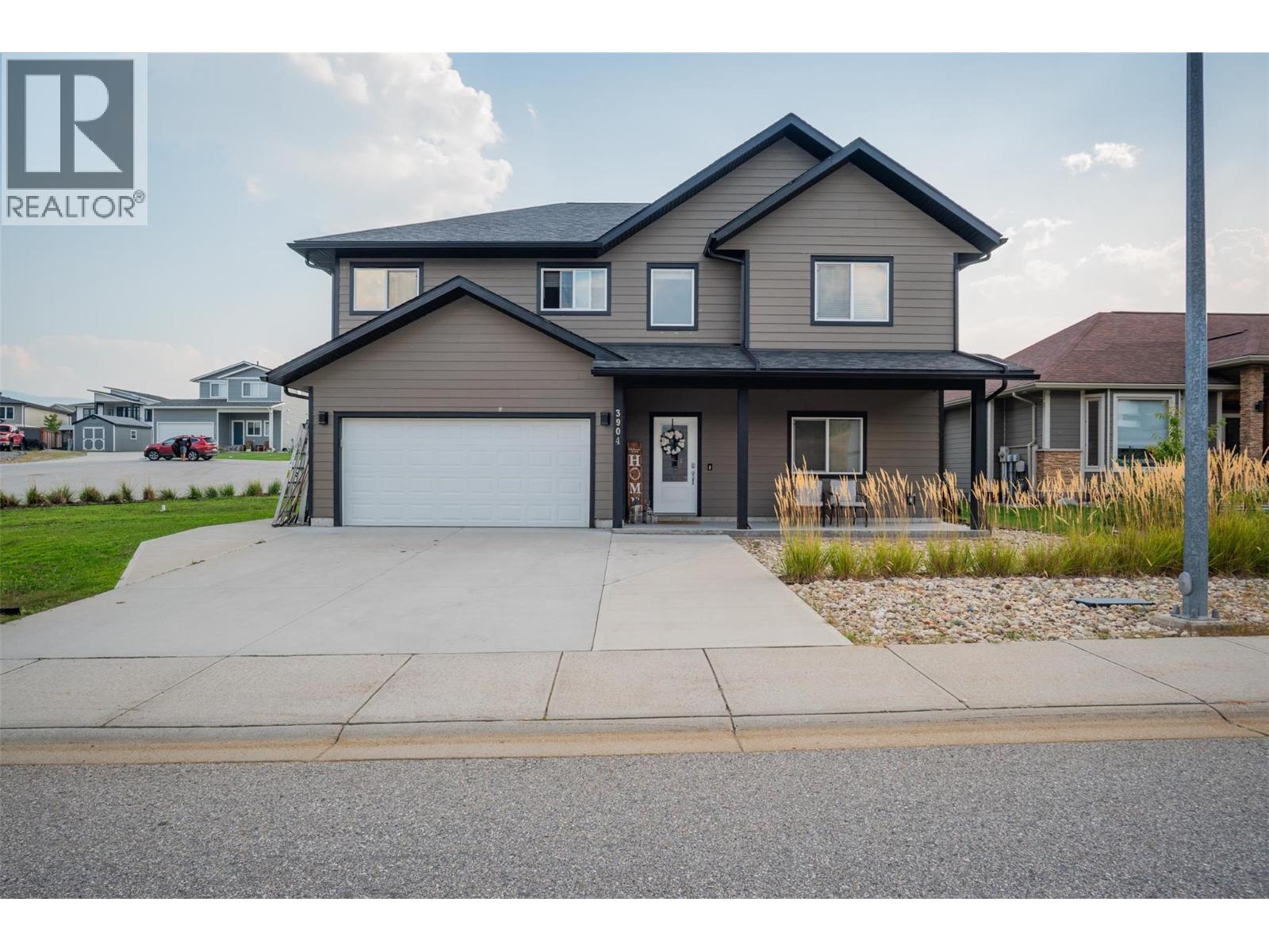 3904 Grandview Dr, Castlegar, BC V1N 4X9