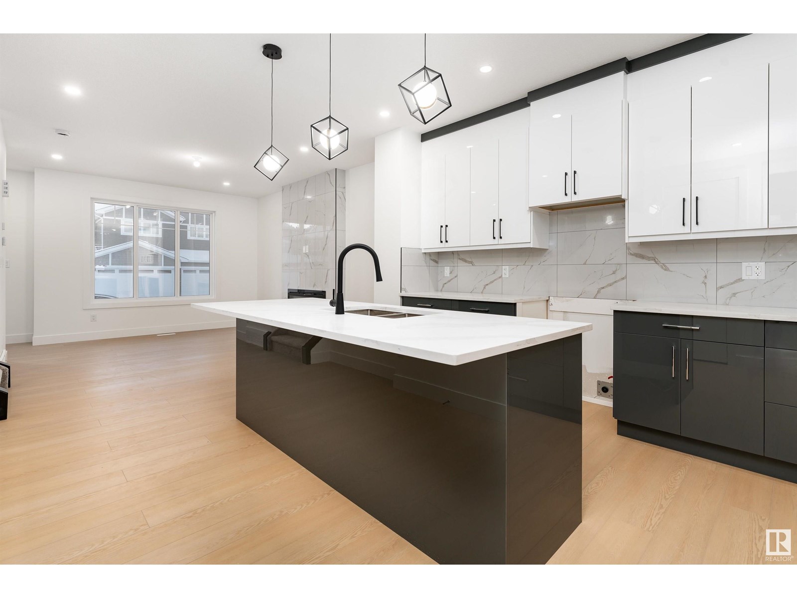 3105 Magpie Way NW, Edmonton, AB T5S 0V3