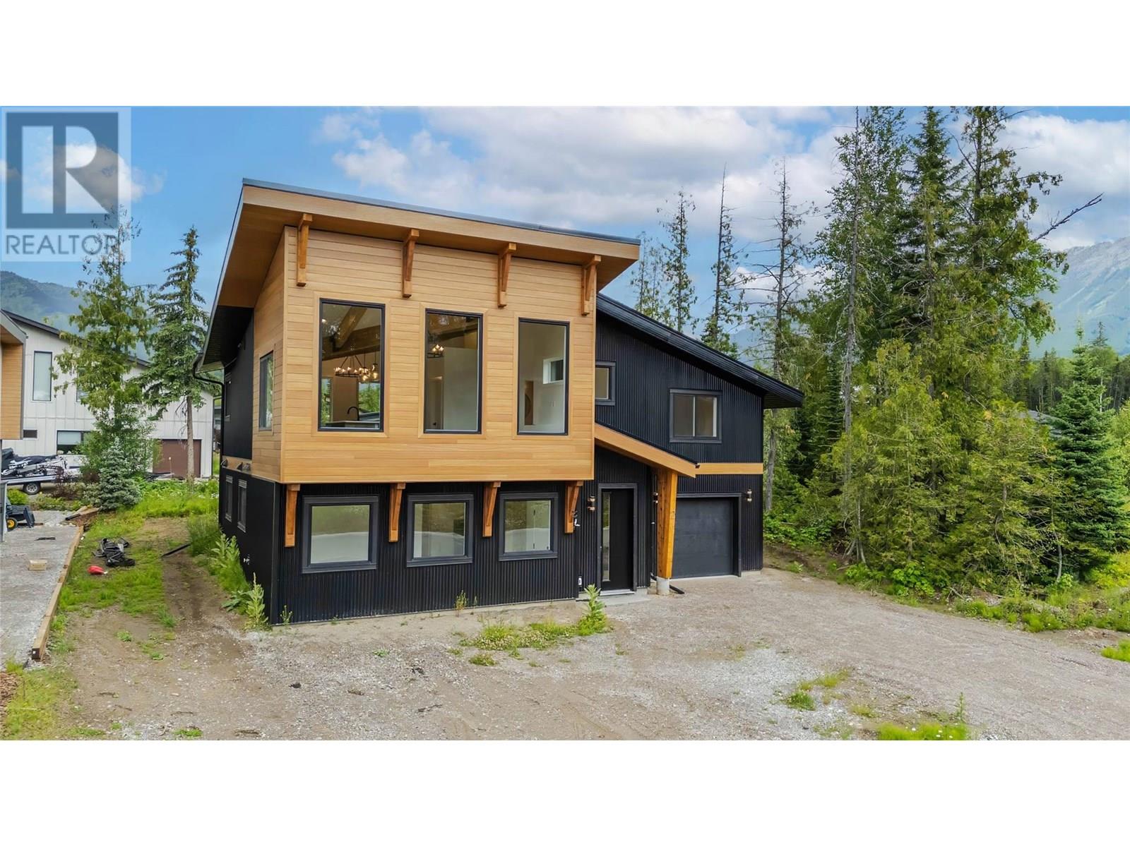 2 Huckleberry Pl, Fernie, BC V0B 1M1