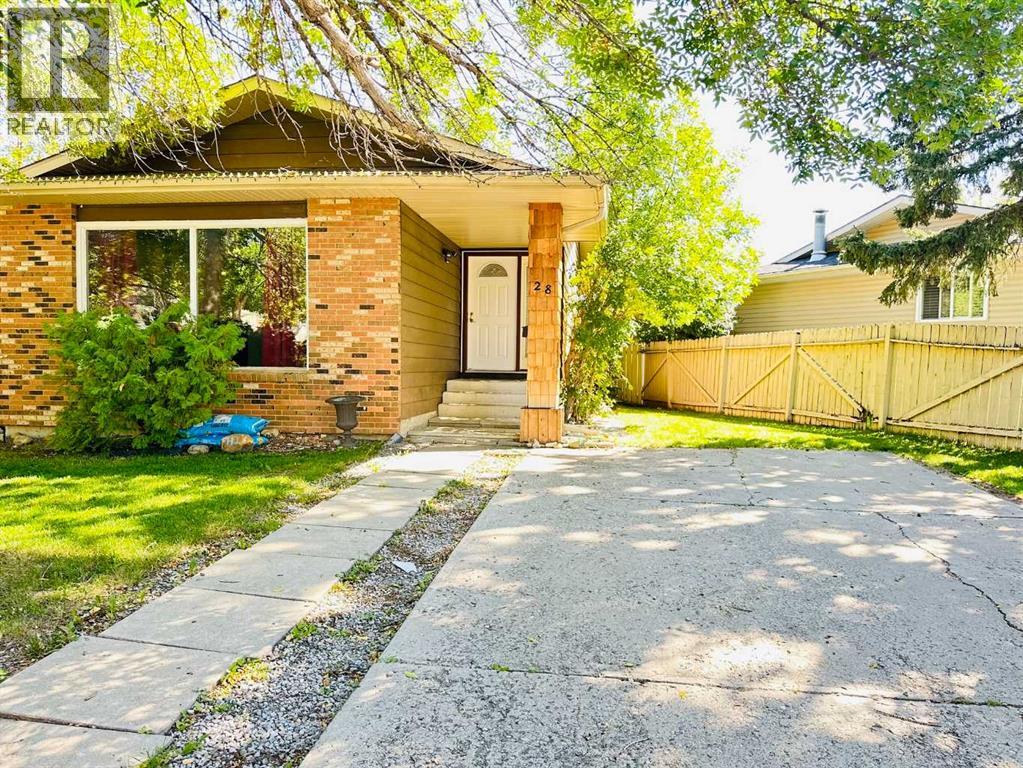 28 Berwick Rise NW, Calgary, AB T3K 1C8