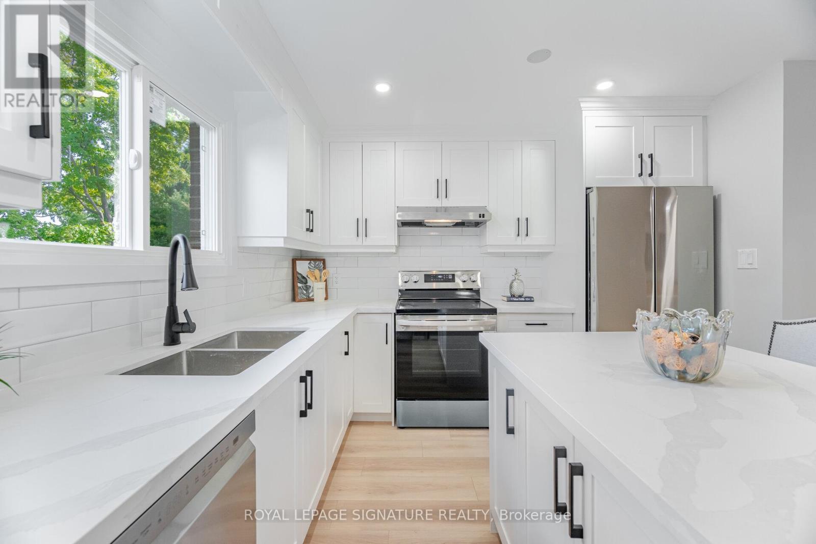 64 3175 Kirwin Ave, Mississauga, ON L5A 3M4