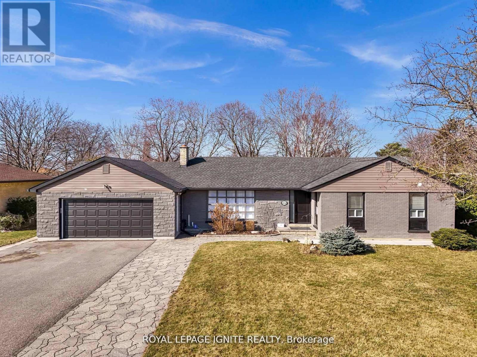 806 Henry St, Whitby, ON L1N 5E3