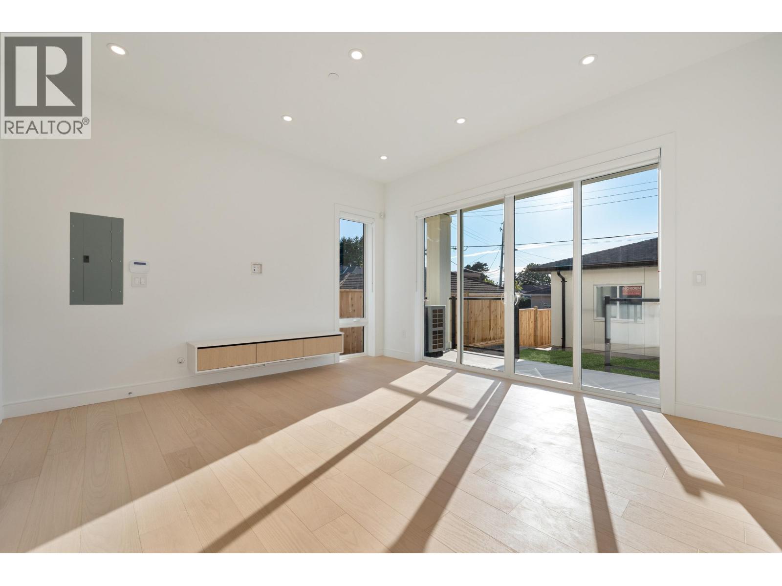 6933 Prince Edward Street Unit 2, Vancouver, BC V5X 3P2