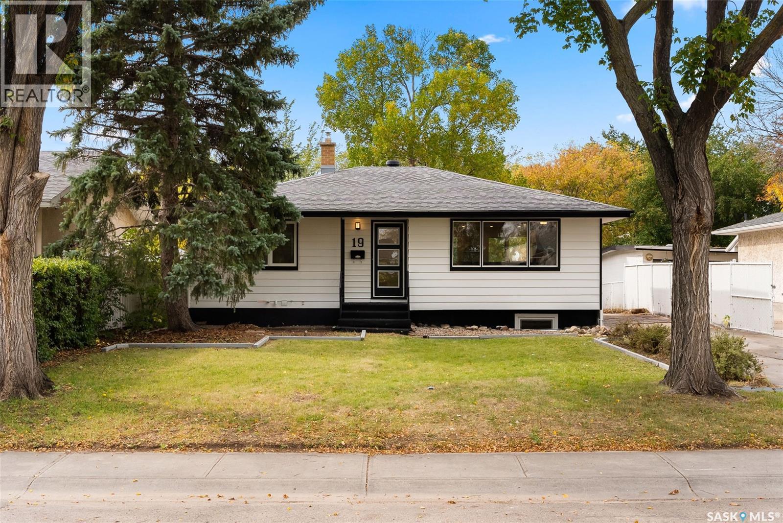 19 Elmview Rd, Regina, SK S4R 0B1