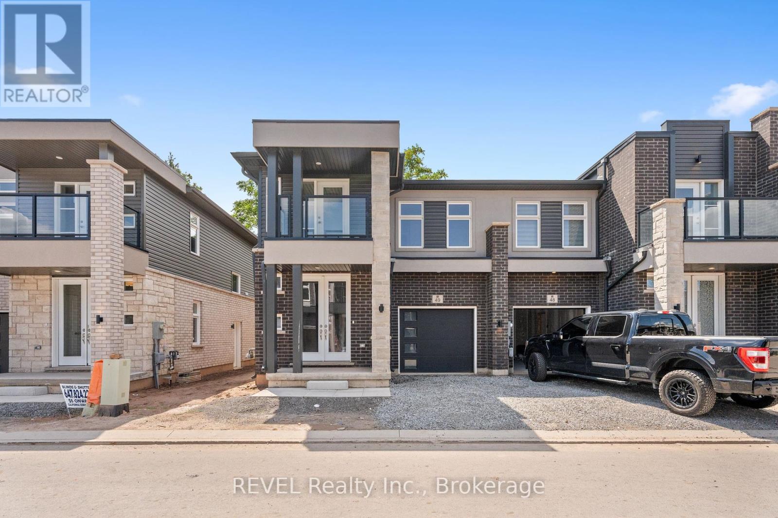 49 5672 Dorchester Rd, Niagara Falls, ON L2G 4Y8