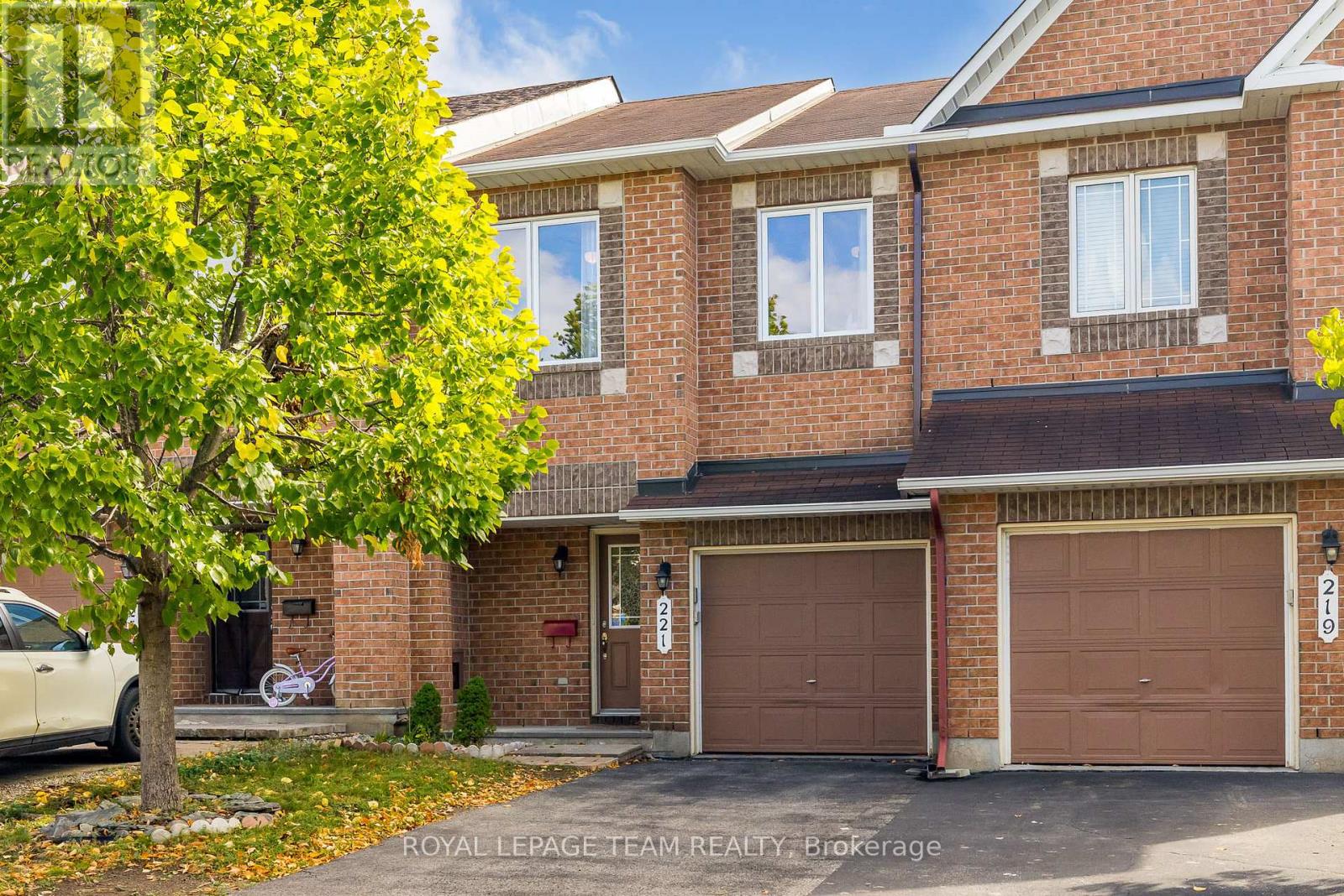 221 Sorento St, Ottawa, ON K2J 0B5