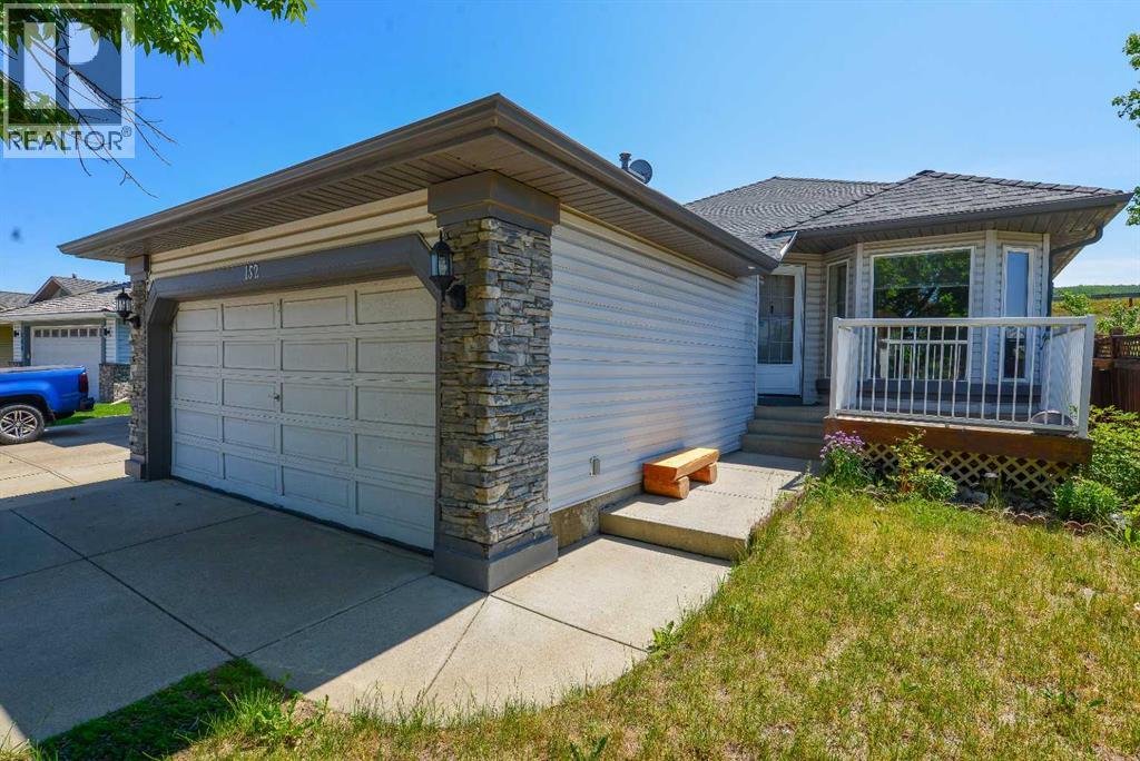152 Valley Meadow Close NW, Calgary, AB T3B 5M2