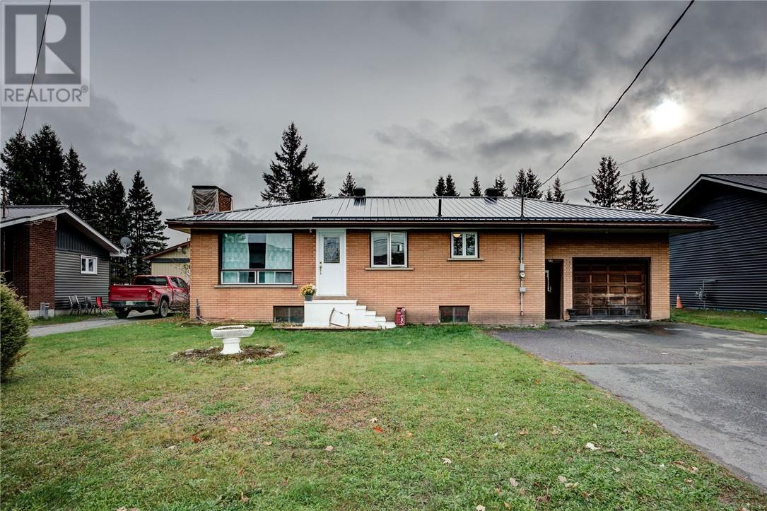10 Rutland Ave, Markstay-Warren, ON P0H 2N0