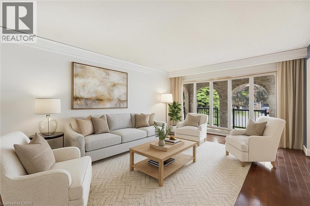 10 Villa Ct, Hamilton, ON L8W 1M2