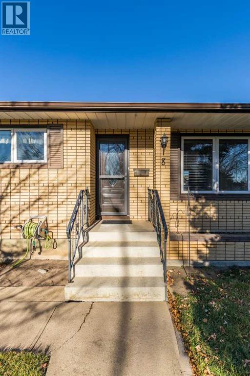 8 Ross Glen Grn SE, Medicine Hat, AB T1B 1P8