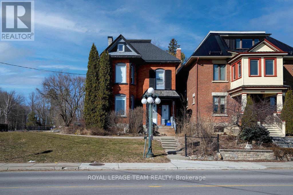 422 Donald B Munro Dr, Ottawa, ON K0A 1L0
