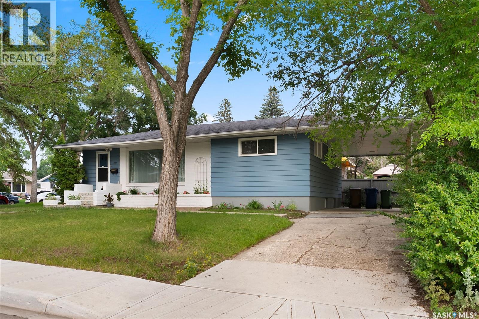 3347 Queen St, Regina, SK S4S 1B2