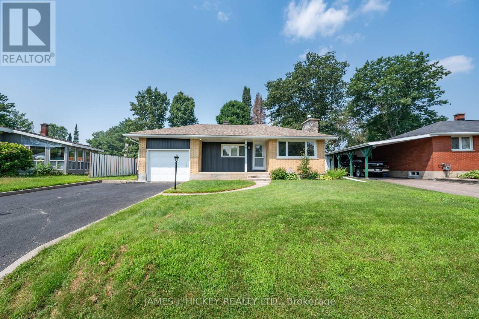 20 Claremount Rd, Deep River, ON K0J 1P0