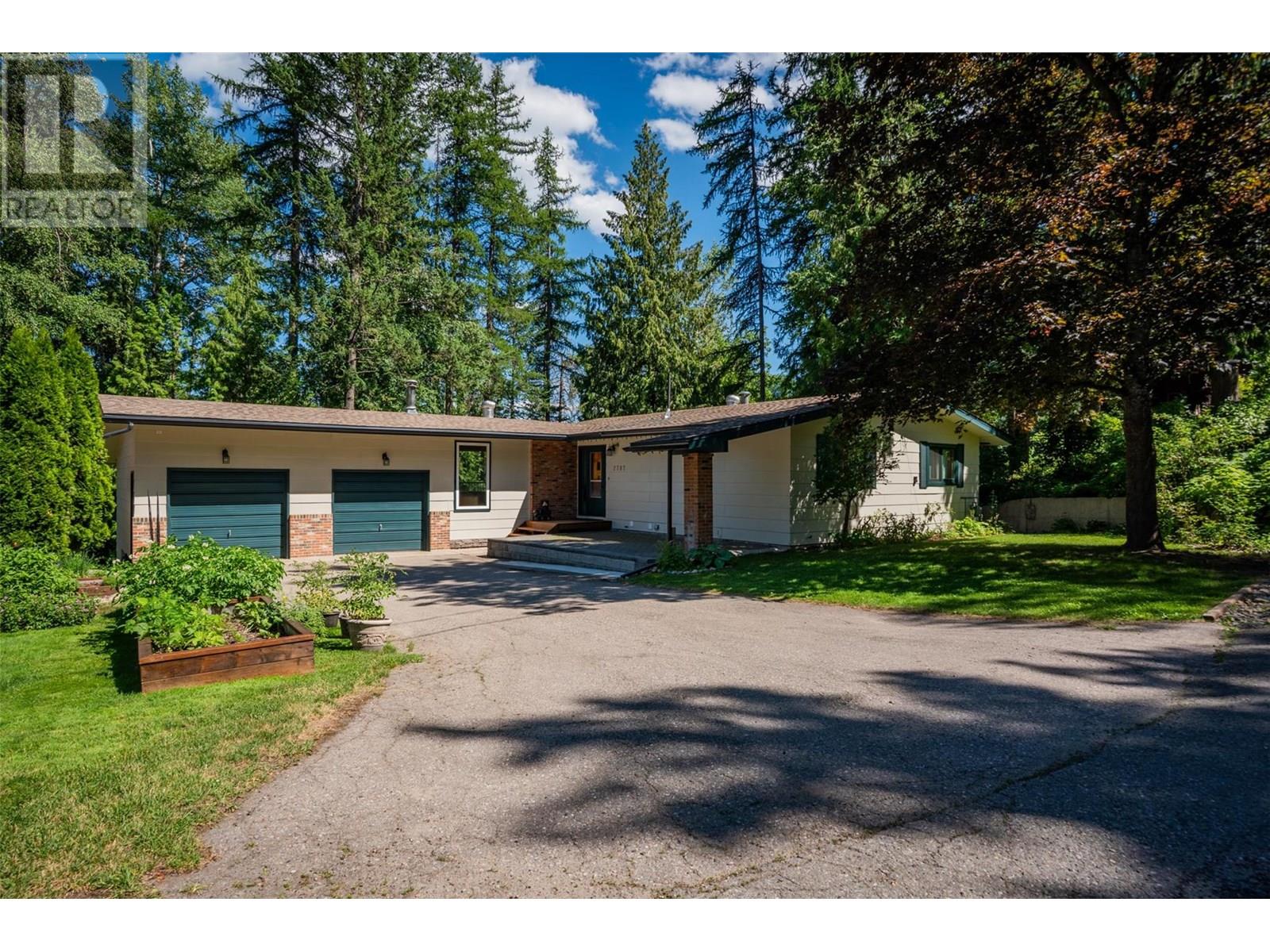 2707 Maple Cres, Rossland, BC V0G 1Y0